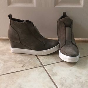 Wedge sneakers